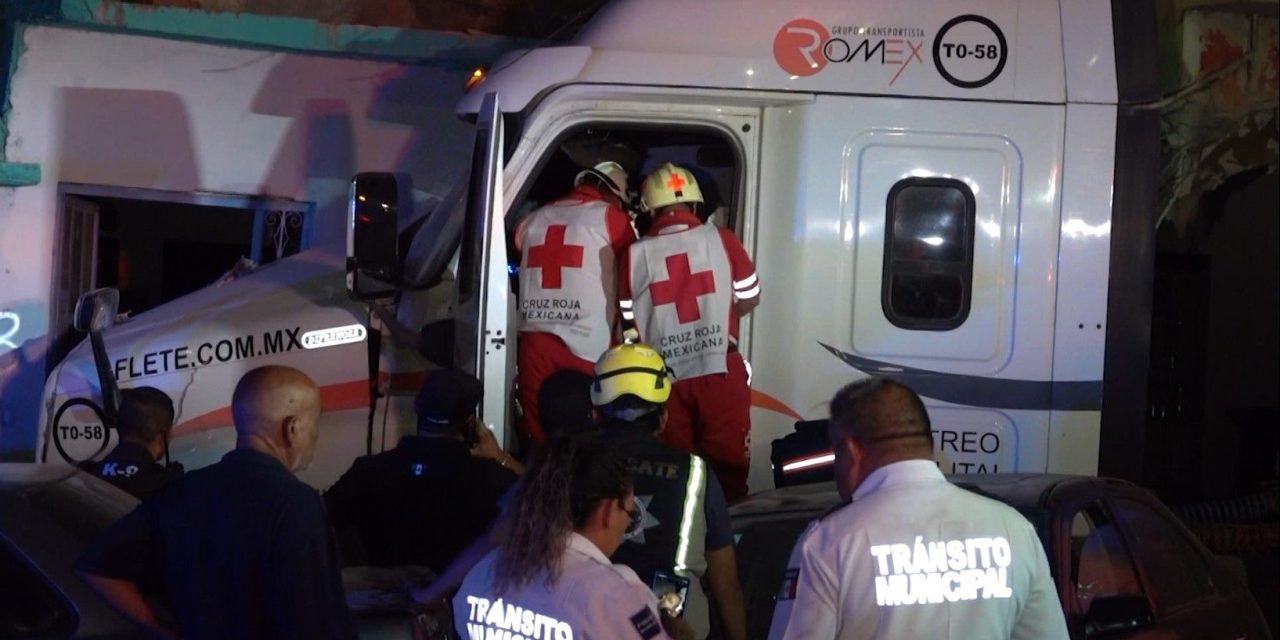 Trailero se infarta  y muere al volante en Saltillo