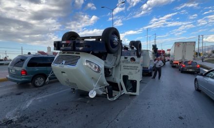 Vuelca transporte de valores en Saltillo