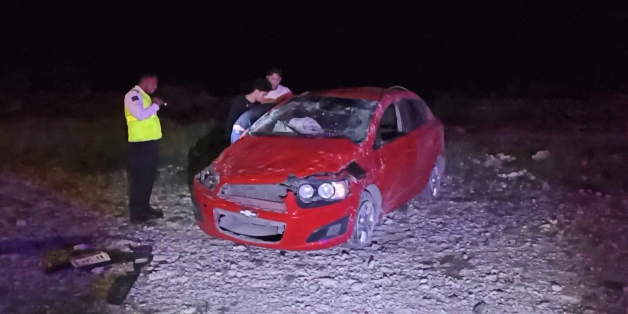 Vuelca tras fuerte choque frontal en Saltillo