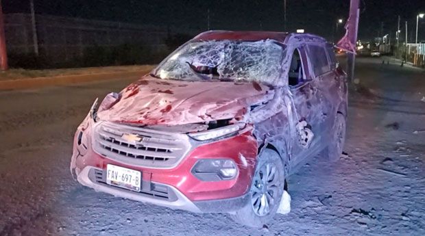Saltillo: Se duerme y vuelca su camioneta, la afectada logró salir ilesa tras el percance