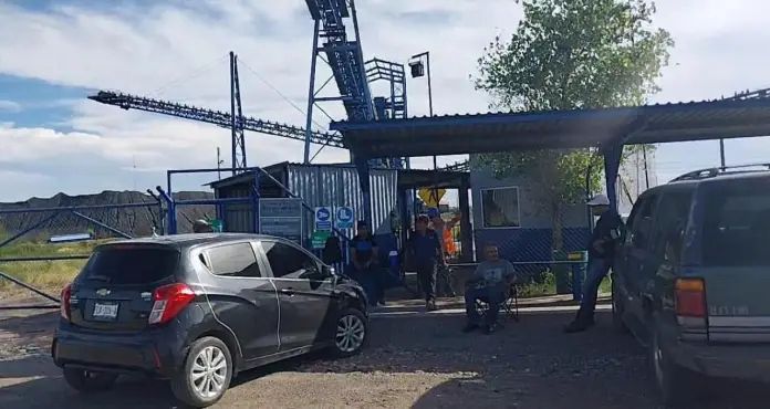 Piden mineros agua y comida