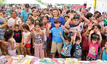 Entregan paquetes escolares en Sabinas
