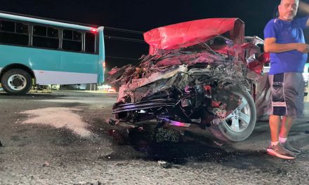 Transporte de personal choca y deja 3 heridos en Sabinas