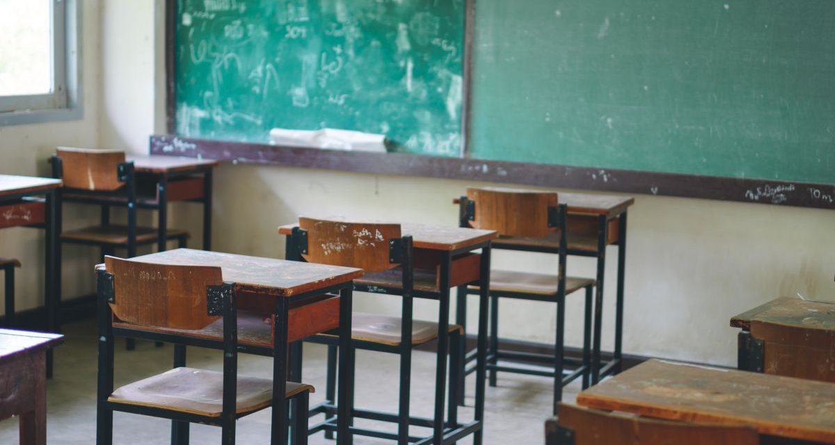Amenaza deserción escolar por crisis en AHMSA