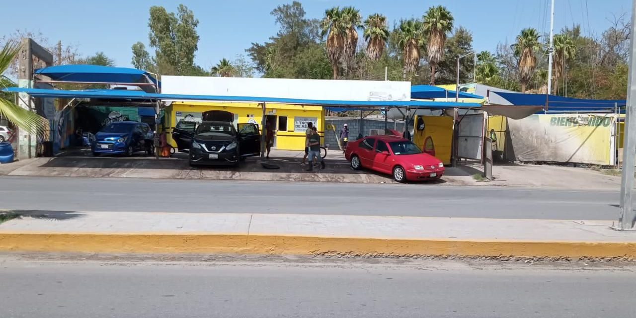 Revisan que autolavados cumplan con reglamentos en Torreón
