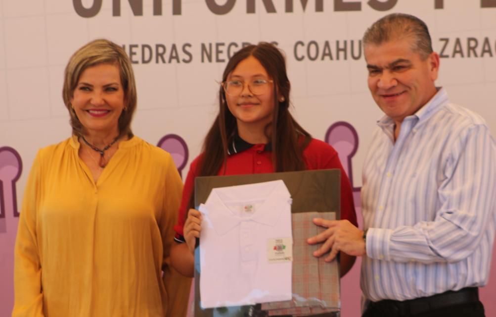 Entrega MARS apoyo a estudiantes de comunidades rurales