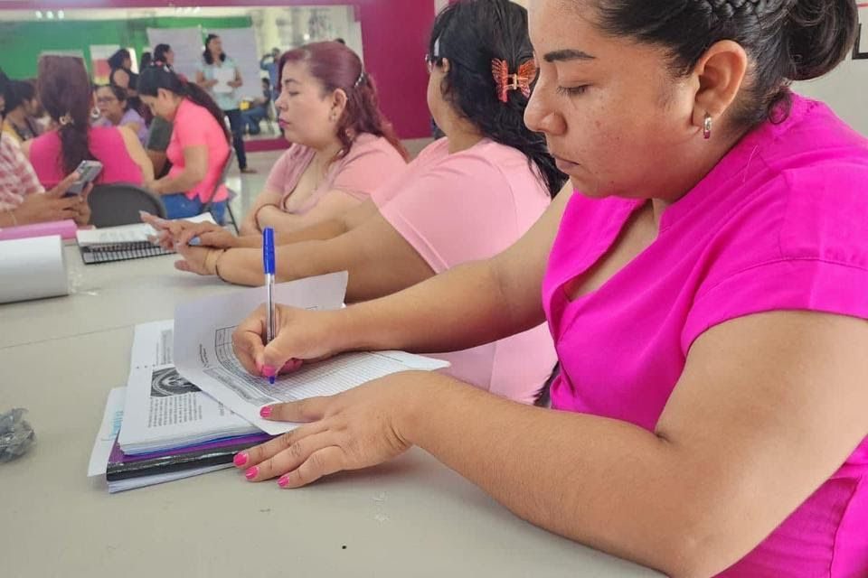 Apoyan a las saltillenses con la Tarjeta Poderosa