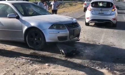 Conductor terminó volcado en Saltillo luego de que lo encandilara la luz