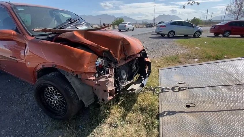 Intenta esquivar un perro y provoca accidente en Saltillo