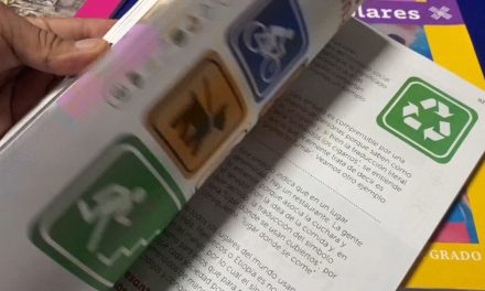 Fue un acierto frenar entrega de libros de texto gratuito: Chema Morales