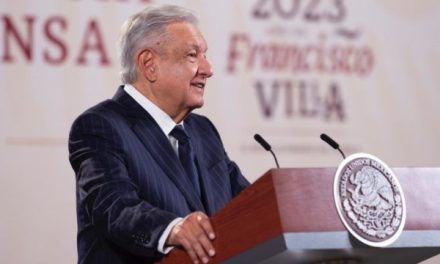 AMLO afirma que habrá conferencias vespertinas para hablar de los libros de texto