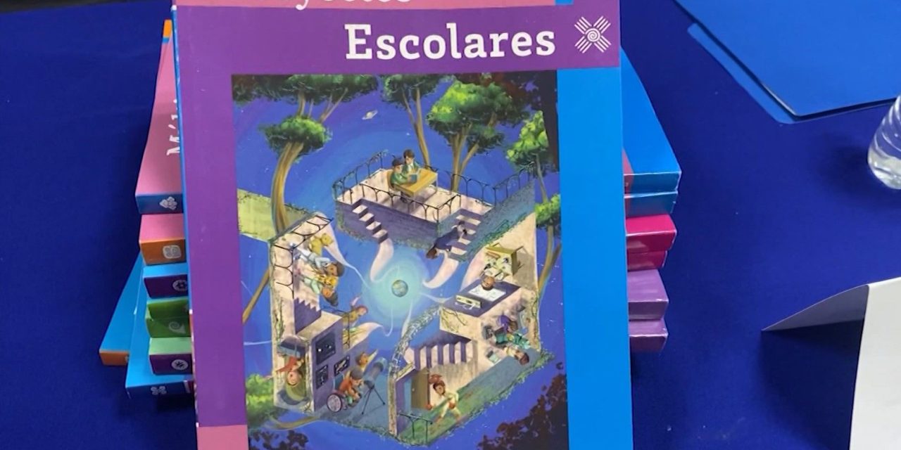 También se amparan padres de familia contra entrega de libros de texto