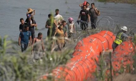 Encuentran el segundo cuerpo en el Río Bravo por las boyas que instaló Texas