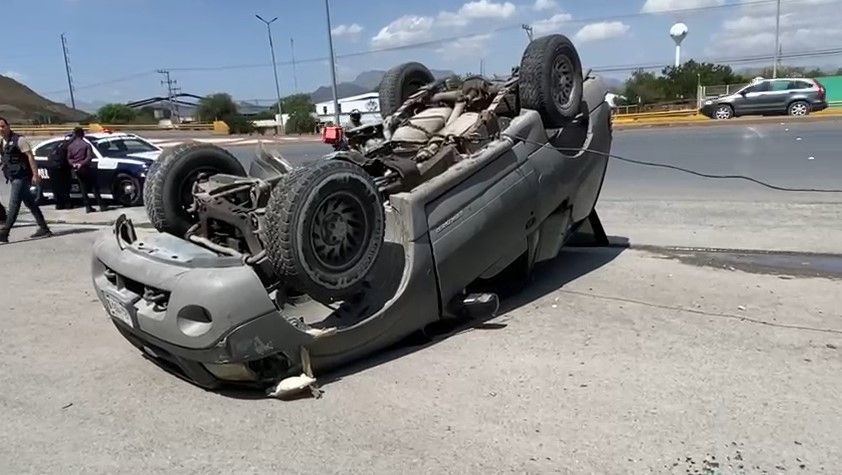 Vuelca en la Saltillo-Monterrey y termina lesionado