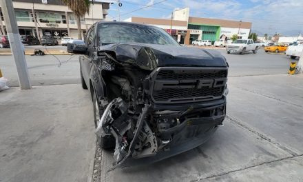 Cuantiosos daños en choque sobre el bulevar Pedro Figueroa