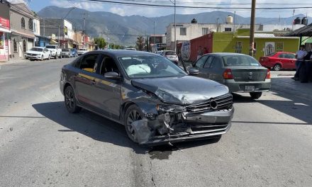Cuantiosos daños en choque  en colonia Ampliación Morelos