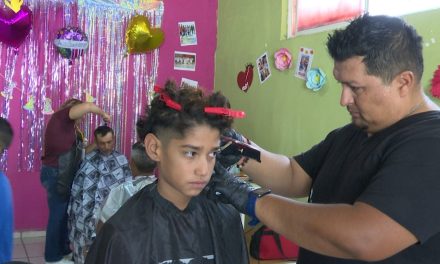 Ofreció Fundación RCG y Juancho Aboytes cortes de cabello gratis, por este regreso a clases