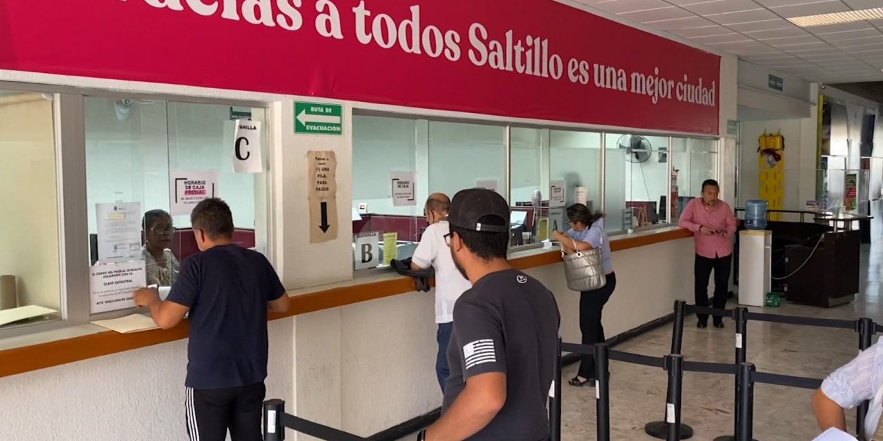 Aprovechan saltillenses descuentos en predial en el último día