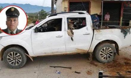 Policía pierde la vida tras la detonación de un carro bomba en Colombia