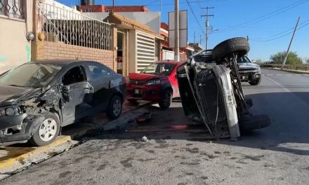 Saltillo: Le gana el cansancio a hombre, dormita y sufre volcadura