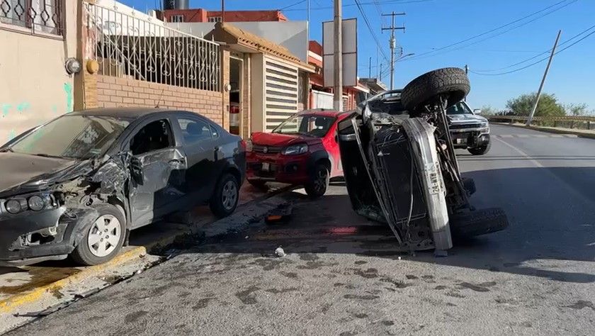 Saltillo: Le gana el cansancio a hombre, dormita y sufre volcadura