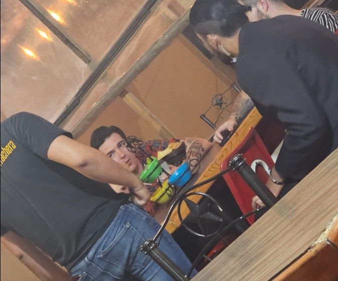 Drake Bell se avienta unos taquitos en Saltillo durante el fin de semana
