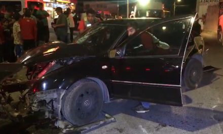 Saltillo: Se duerme y choca contra poste, además, le pegó a otra camioneta