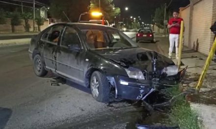 Ebrio termina volcado tras dormitar al norte de Saltillo
