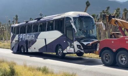 Chofer dormita y vuelca en la carretera a Zacatecas