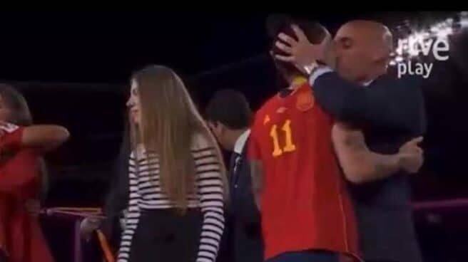 Jennifer Hermoso desmiente a Luis Rubiales y asegura que no consintió el beso