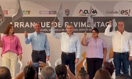 Miguel Riquelme entrega y arranca obras en Ciudad Acuña