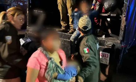 Rescatan a 230 migrantes en Puebla, menores viajaban solos, sin alimento ni comida