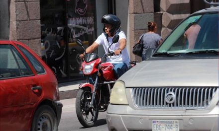 Motociclistas deben usar casco al conducir en Saltillo