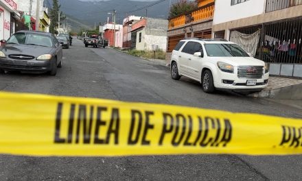 Mujer acaba con su vida mientras tenía a su hija en brazos en Saltillo