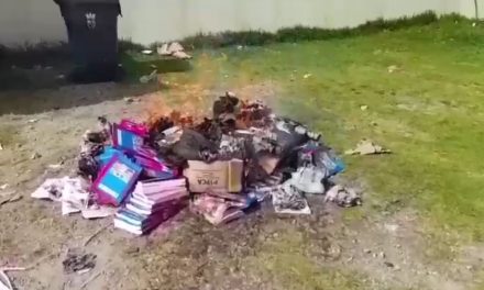 Habitantes en Chiapas quemaron libros de texto porque ‘tienen enseñanzas satánicas’