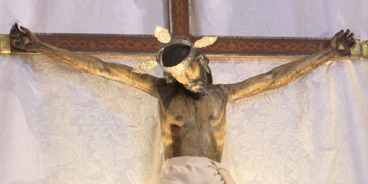 Este lunes regresa a su altar el Santo Cristo de la Capilla