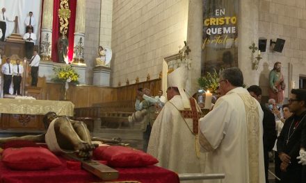 Retornó el Santo Cristo a su capilla