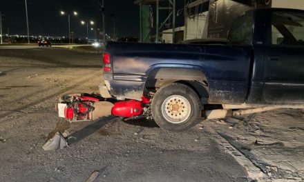 Saltillo: Casco salva a repartidor de fatal accidente