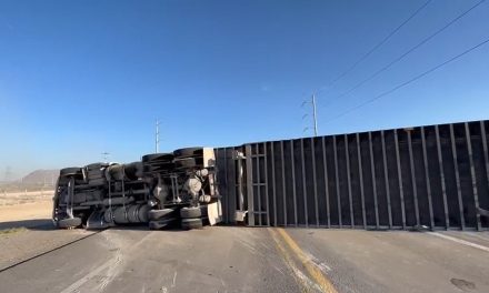 Conductor de pipa sale ileso tras accidente en la carretera a Monclova