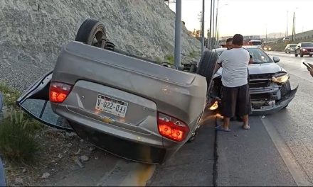 Conduce a exceso de velocidad y provoca accidente en la Saltillo- Monterrey
