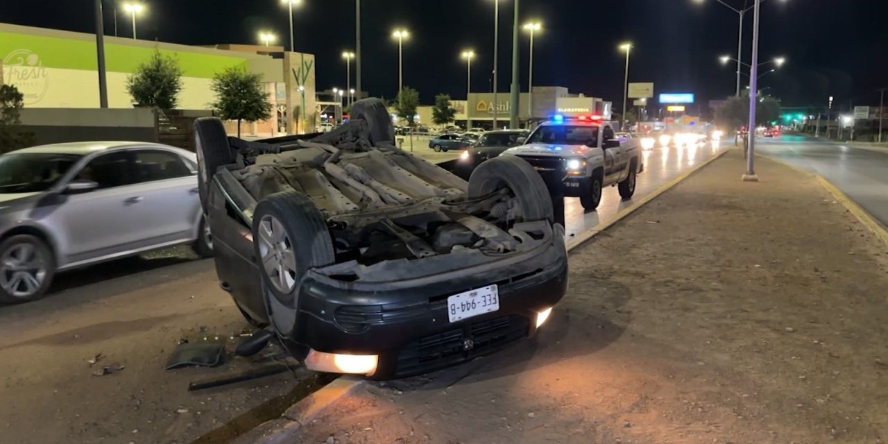 Menor vuelca su auto al norte de Saltillo