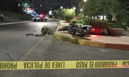 Muere motociclista frente a ‘El Chapulín’ en Saltillo; estaba jugando ‘carreritas’ (Video)