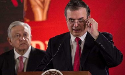 AMLO rechaza comentar sobre impugnación de Ebrard en proceso interno de Morena