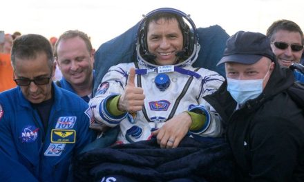 Astronauta de origen salvadoreño regresa a la Tierra tras un año en la Estación Espacial Internacional