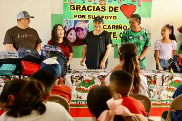 Entregan útiles escolares en San José de Cloete