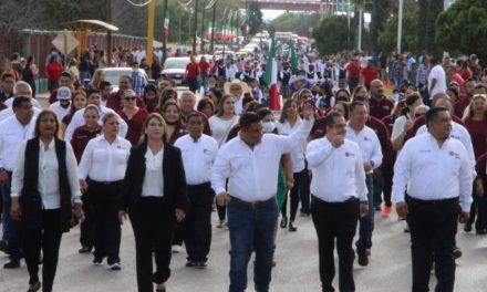 En San Juan de Sabinas desfilan por fiestas patrias