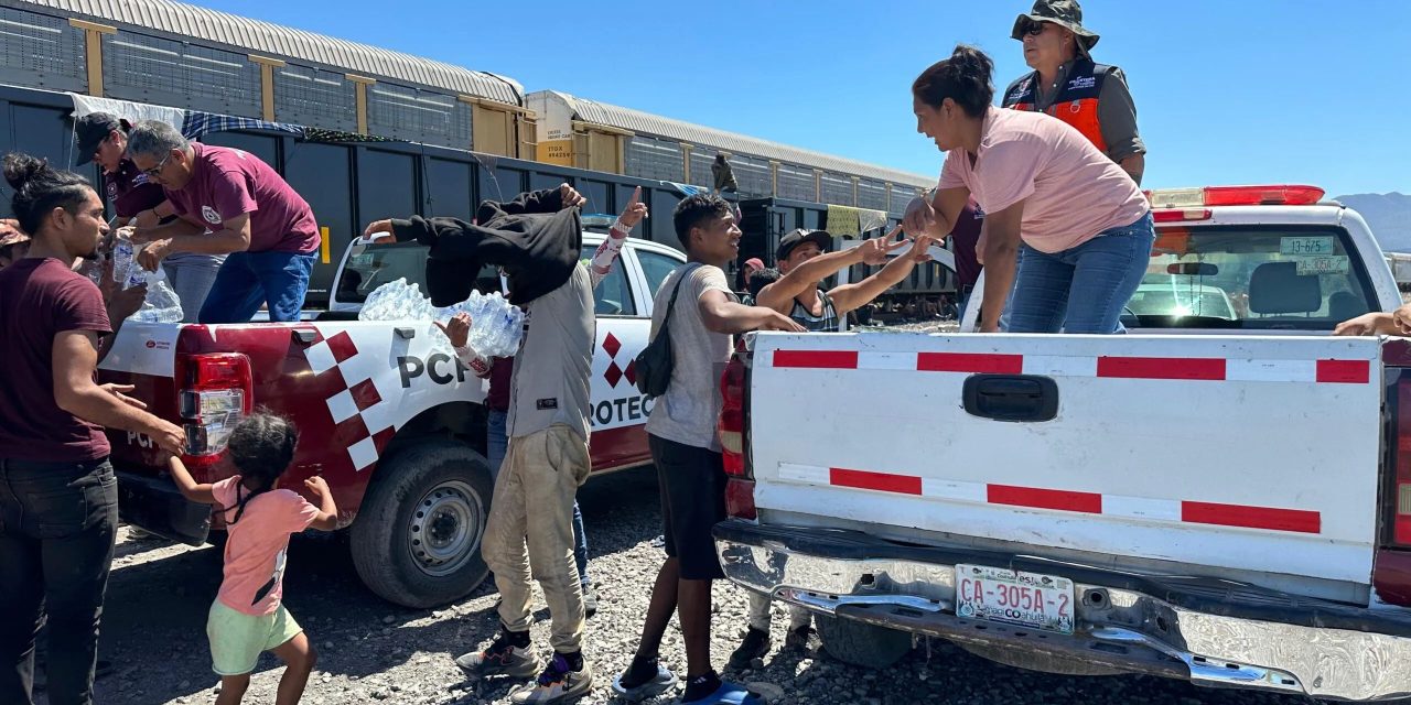 Brindan auxilio a migrantes varados en Monclova