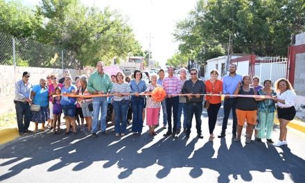 Acuña: Entregan obra de pavimentación por 1.5 mdp