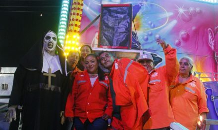 Acuden trabajadores de La Ola a la Feria de Torreón