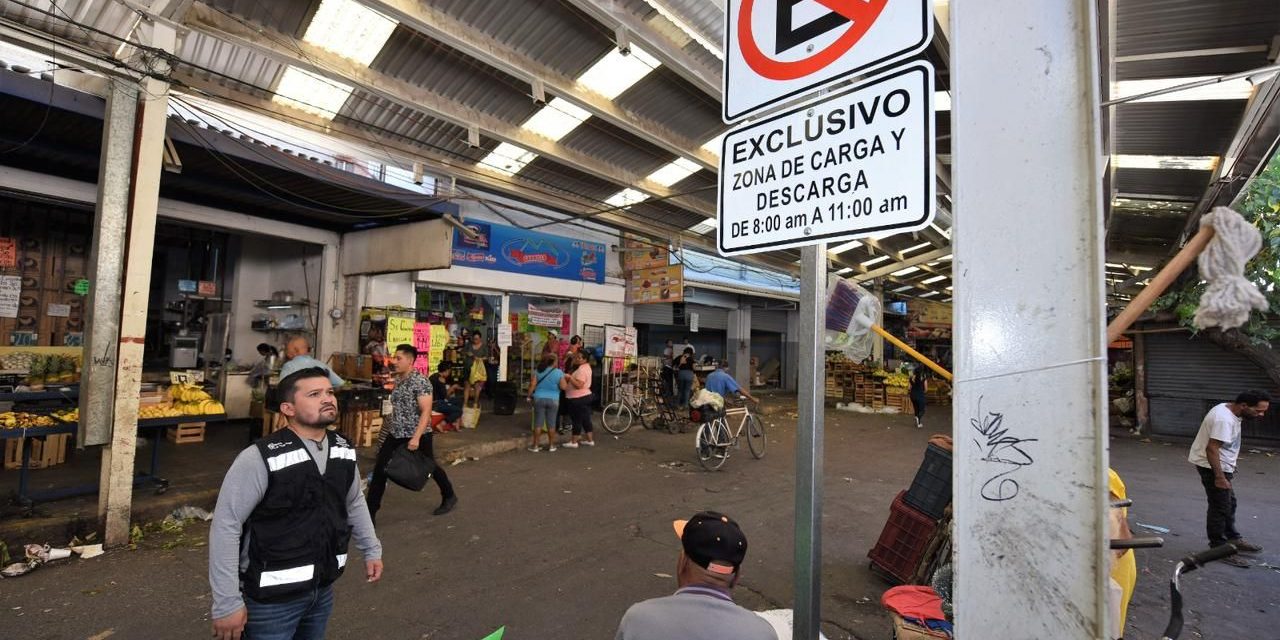 Instalan señalética en el Mercado Alianza